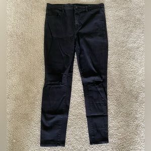 Black Skinny Jeans with Knee Rips